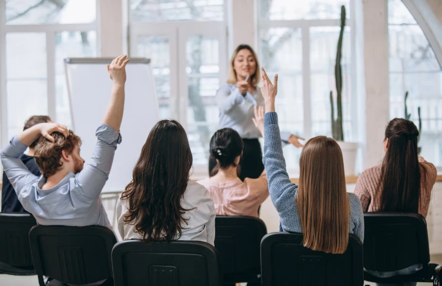 Investir em cursos gratuitos é uma maneira inteligente e acessível de melhorar suas habilidades e explorar novas oportunidades de trabalho.