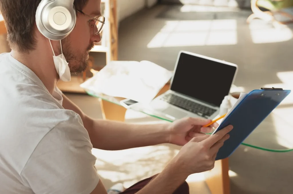 Fique por dentro dos benefícios ao realizar os cursos online